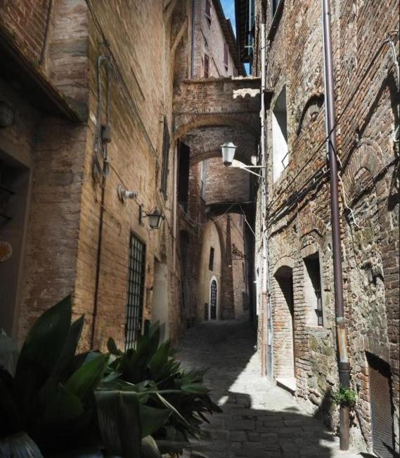 Azzi B&B Comfortably, In The Quietness Of The Perugia Historical Centre Extérieur photo