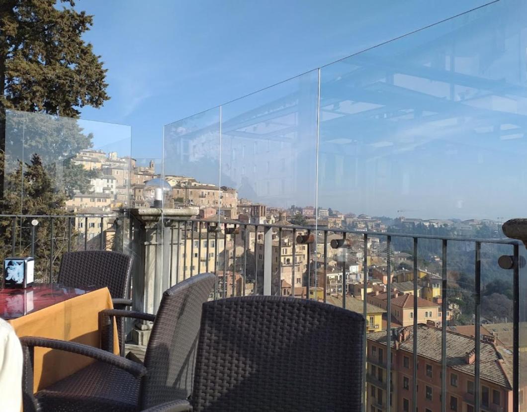 Azzi B&B Comfortably, In The Quietness Of The Perugia Historical Centre Extérieur photo